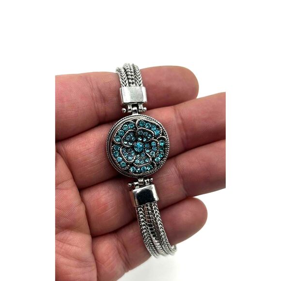 Interchangeable Head Silver Tone Charm Bracelet With Multiple Strands - Picture 3 of 9